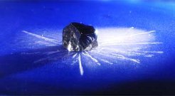 α線は高速で進むヘリウムの原子核